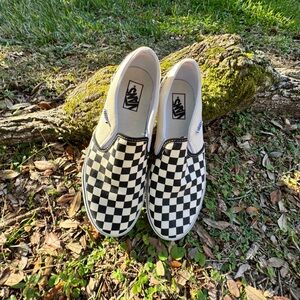 Vans woman’s 10 Checkered Slip-On Sneakers